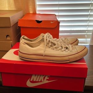 Dirty white converse